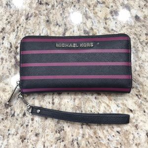 Michael Kors Wristlet Wallet